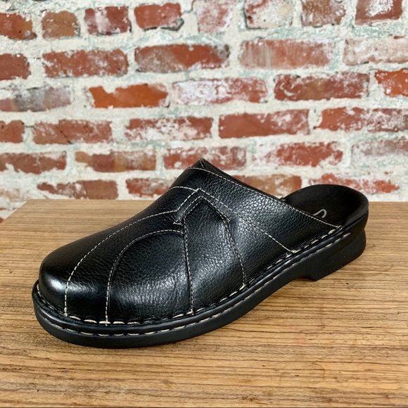 low heel clarks clogs